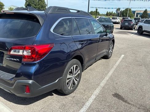 Used 2018 Subaru Outback 2.5i Limited AWD/4WD image 3