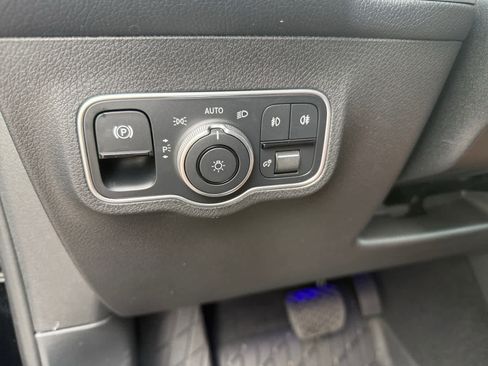 New 2025 Mercedes-Benz GLB 250 image 22