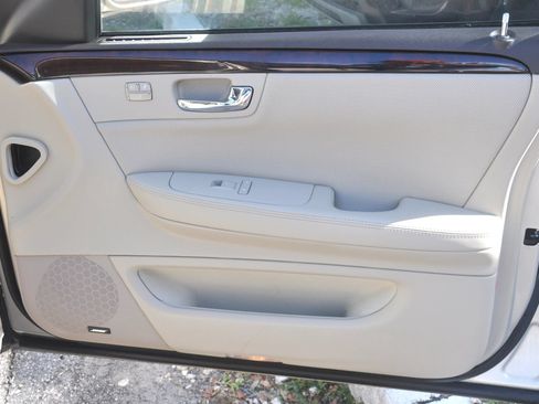 Used 2008 Cadillac DTS FWD image 25
