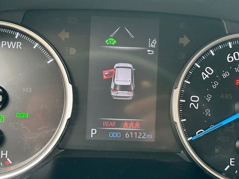 Certified 2021 Toyota RAV4 XLE Premium AWD/4WD image 21