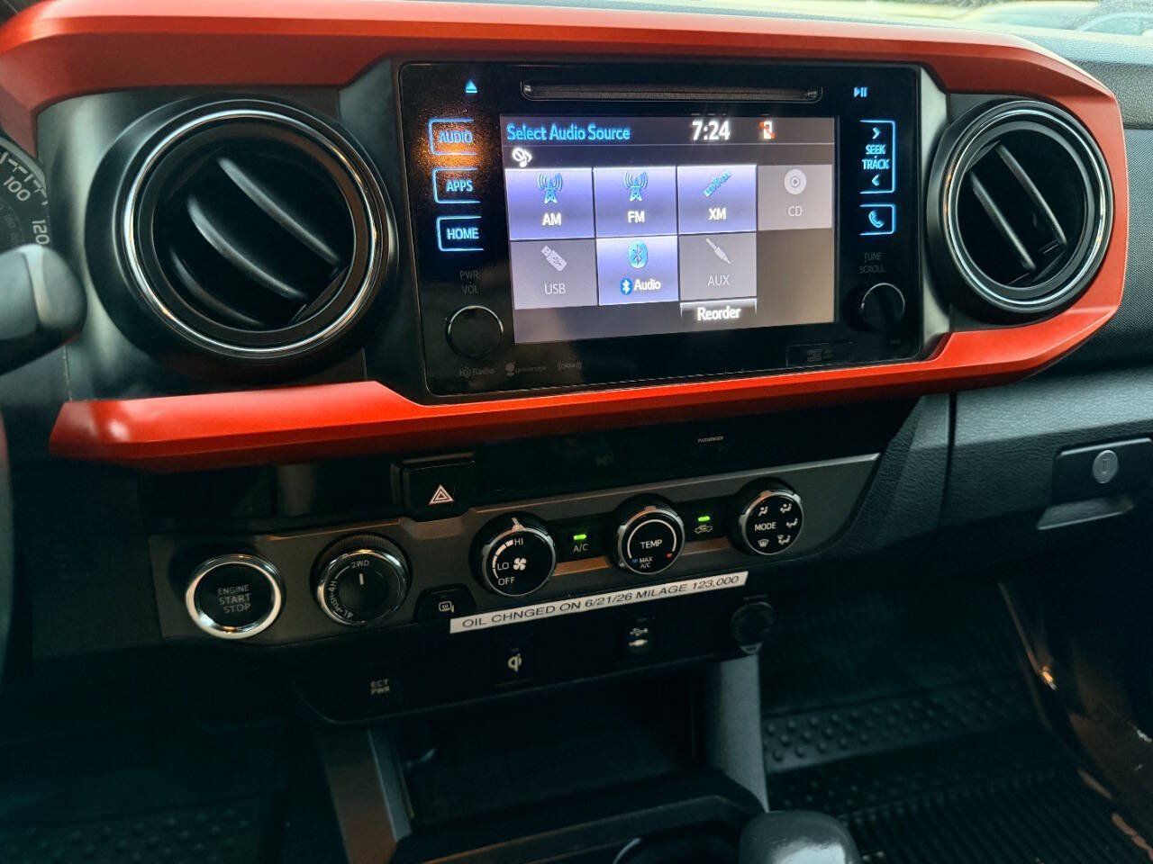 Used 2017 Toyota Tacoma TRD Sport w/ Tow Package (A/T) AWD/4WD image 34