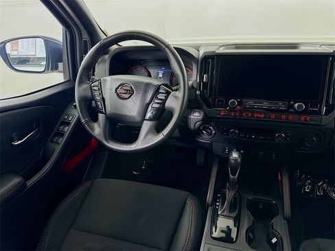 Used 2025 Nissan Frontier PRO-4X w/ Pro Convenience Package image 17