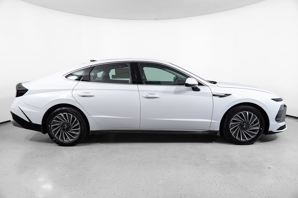 New 2026 Hyundai Sonata SEL FWD image 3