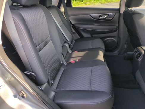 Used 2018 Nissan Rogue SV w/ Premium Package FWD image 31
