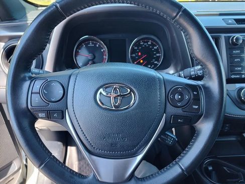 Used 2018 Toyota RAV4 SE AWD/4WD image 19