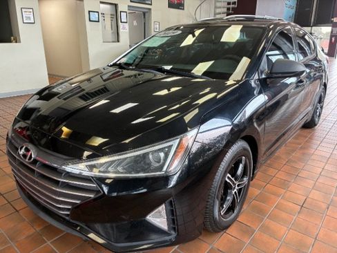 Used 2019 Hyundai Elantra SE w/ Cargo Package FWD image 8