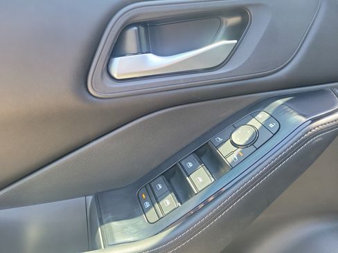 Certified 2025 Nissan Rogue SV FWD image 15