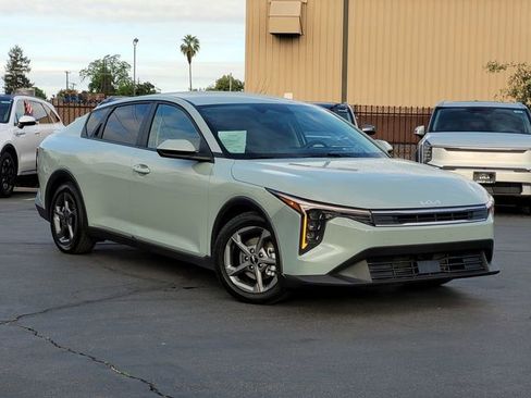 Used 2025 Kia K4 FWD image 2