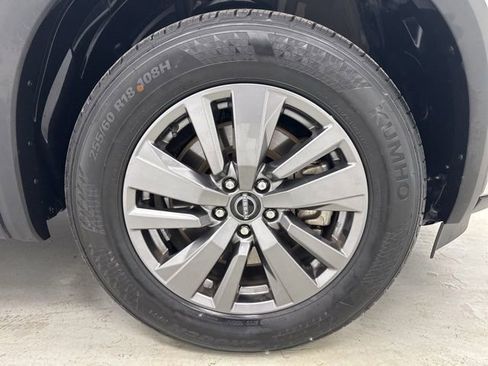 Used 2025 Nissan Pathfinder SV FWD image 30