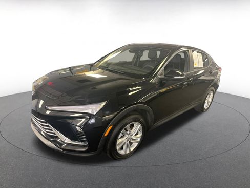 Used 2025 Buick Envista Sport Touring image 2