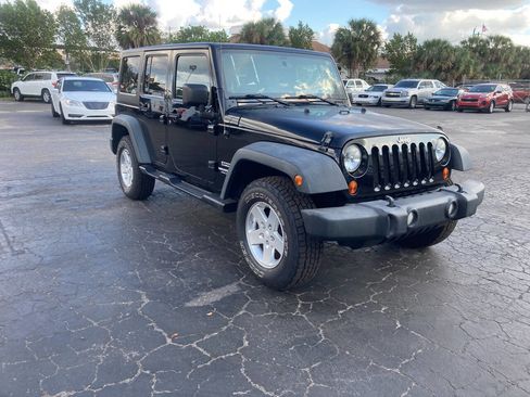 Used 2012 Jeep Wrangler Unlimited Sport image 3