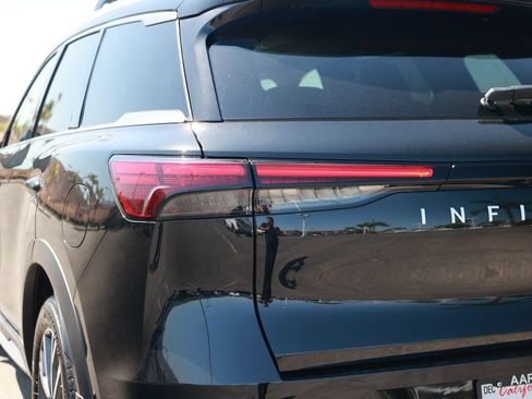 Used 2026 INFINITI QX60 Luxe w/ Cargo Package FWD image 16