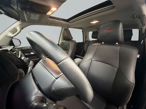 Used 2022 Toyota 4Runner TRD Off-Road Premium w/ Moonroof Package AWD/4WD image 10
