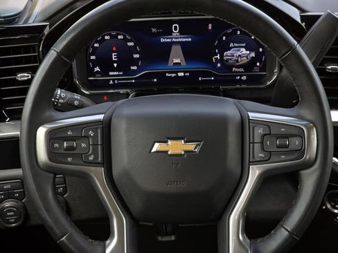 Used 2025 Chevrolet Silverado 1500 LT AWD/4WD image 19