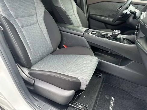 Used 2023 Nissan Rogue SV AWD/4WD image 28