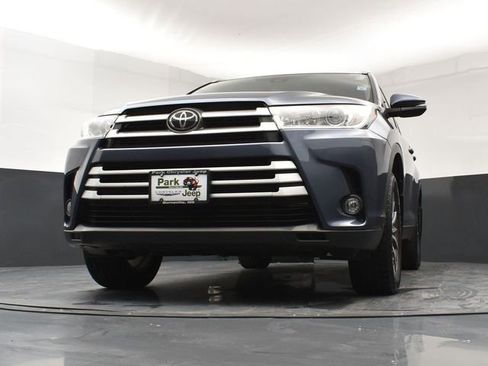 Used 2019 Toyota Highlander XLE image 20