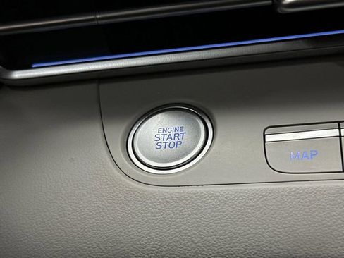 Used 2024 Hyundai Elantra Limited image 23