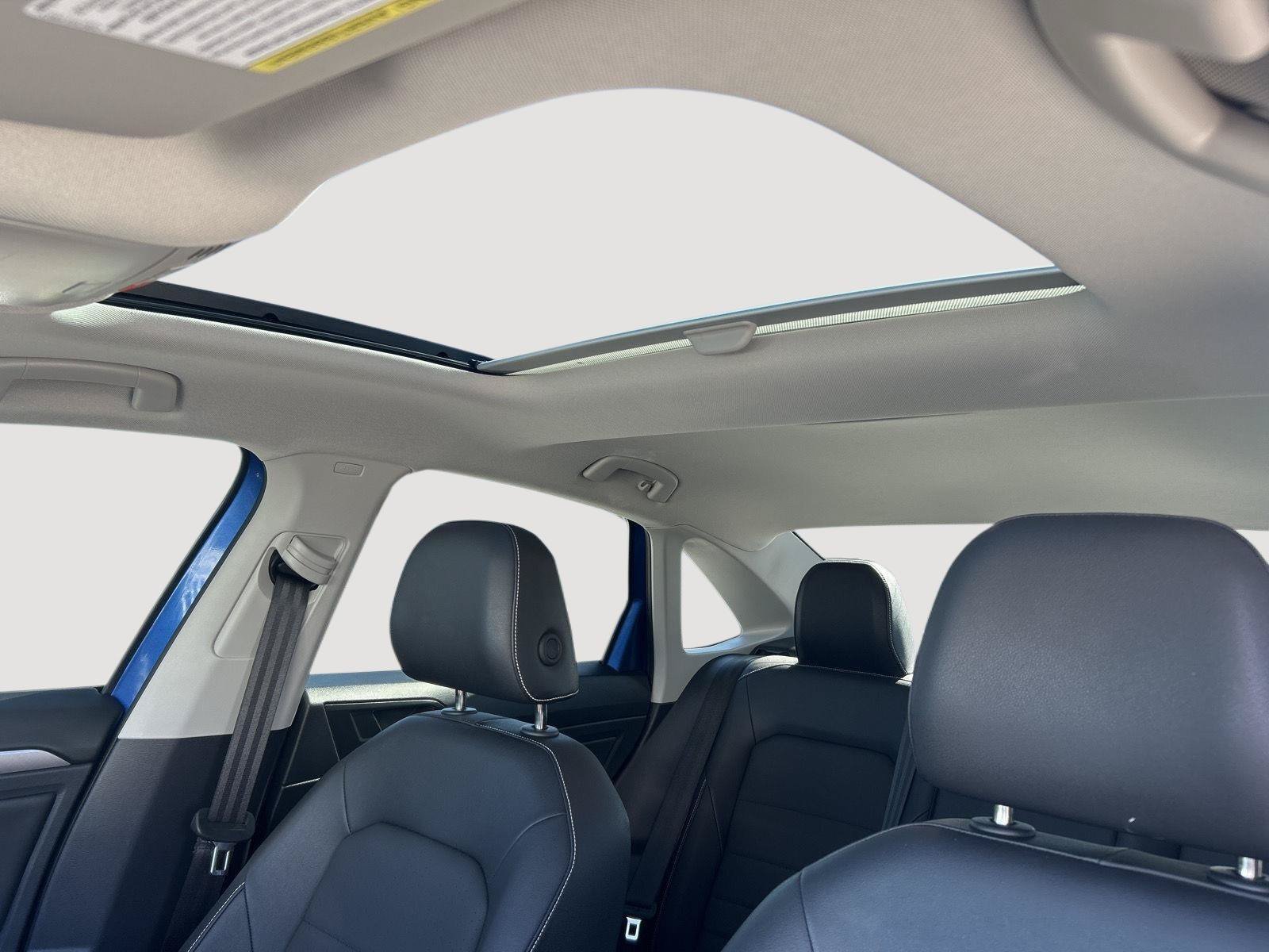 Used 2024 Volkswagen Jetta SE w/ Panoramic Sunroof Package FWD image 24