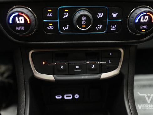 Used 2024 GMC Terrain Denali AWD/4WD image 29