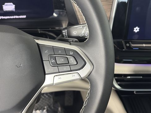 Used 2025 Volkswagen Atlas SEL image 35