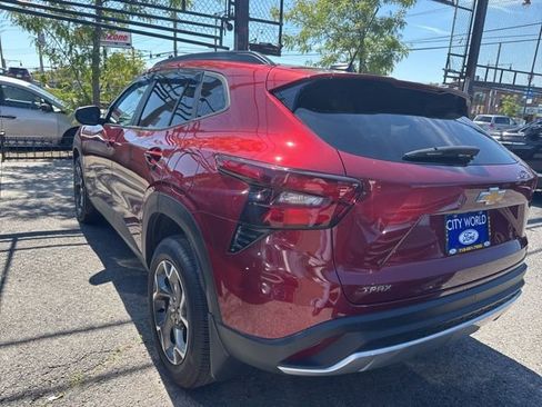 Used 2024 Chevrolet Trax LT w/ Driver Confidence Package image 14