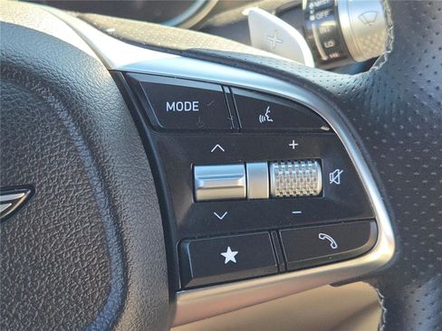 Used 2025 Genesis G70 2.5T image 34