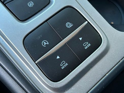 Used 2020 Ford Explorer XLT image 26