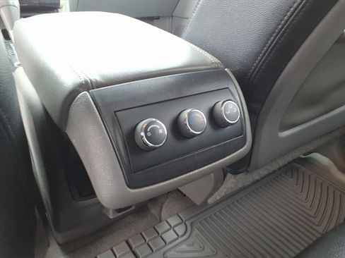 Used 2017 Chevrolet Traverse LT image 16