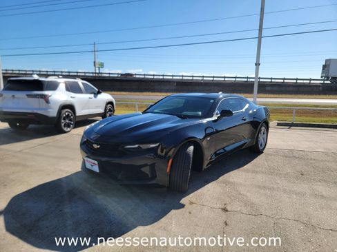 Used 2021 Chevrolet Camaro LT image 3