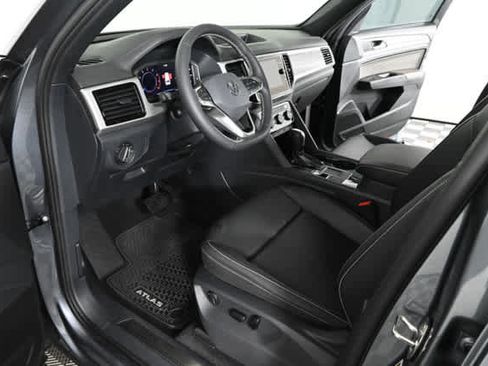 Certified 2023 Volkswagen Atlas Cross Sport SE image 18
