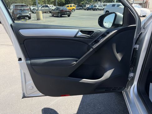 Used 2013 Volkswagen Golf 4-Door FWD image 14