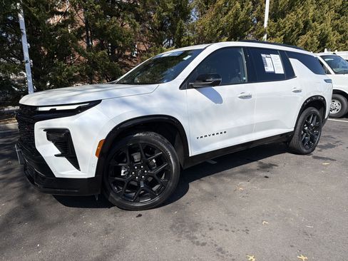 Used 2025 Chevrolet Traverse RS w/ LPO, Floor Liner Package image 5