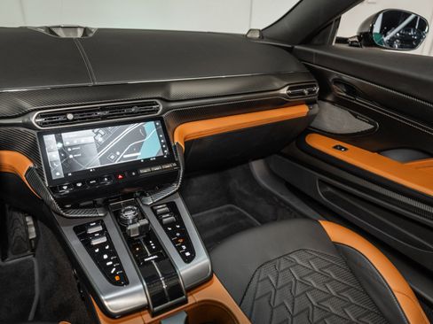 Used 2025 Aston Martin Vanquish Coupe image 19