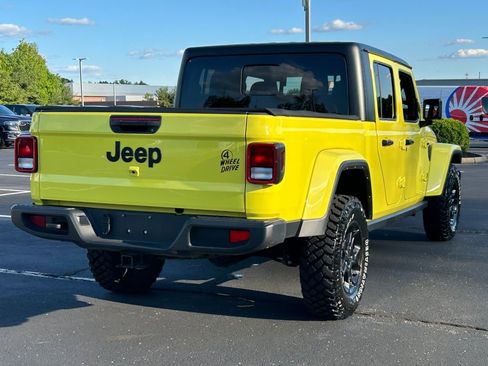 Used 2023 Jeep Gladiator Sport AWD/4WD image 7