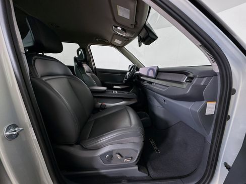 Used 2024 Kia EV9 Light Long Range image 32