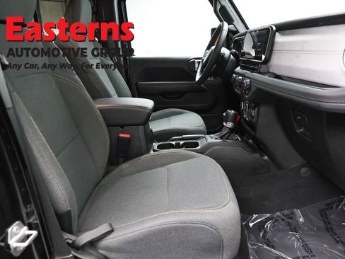 Used 2025 Jeep Wrangler Unlimited Sahara w/ Safety Group AWD/4WD image 23