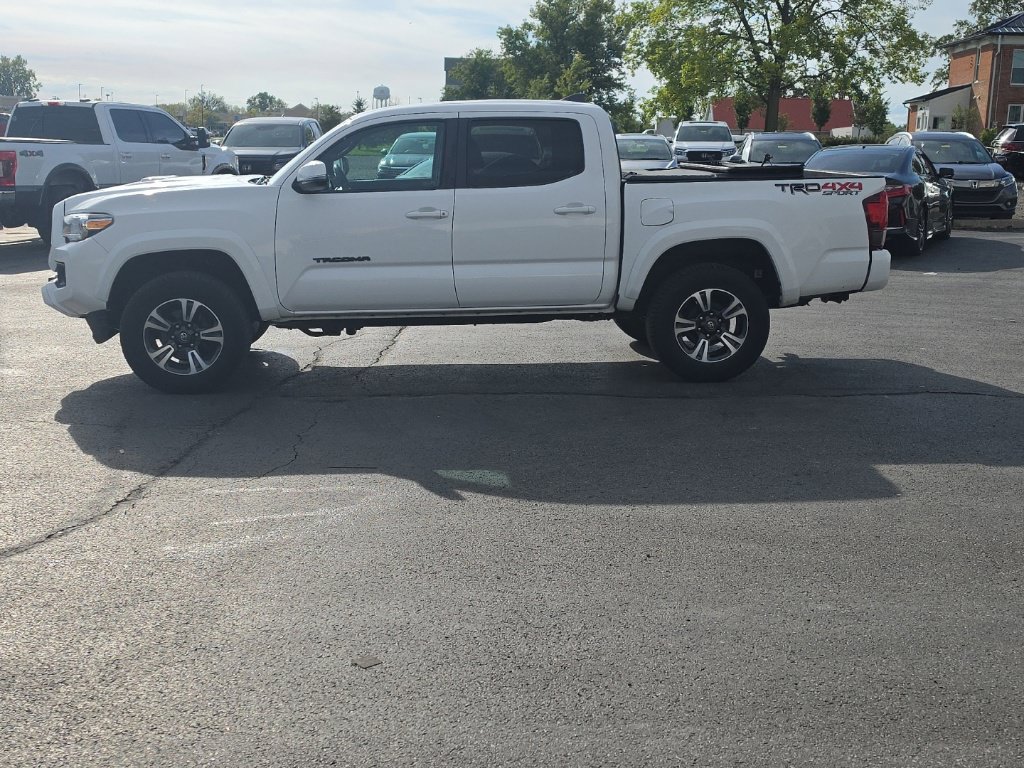 Used 2019 Toyota Tacoma TRD Sport w/ Technology Package AWD/4WD image 4