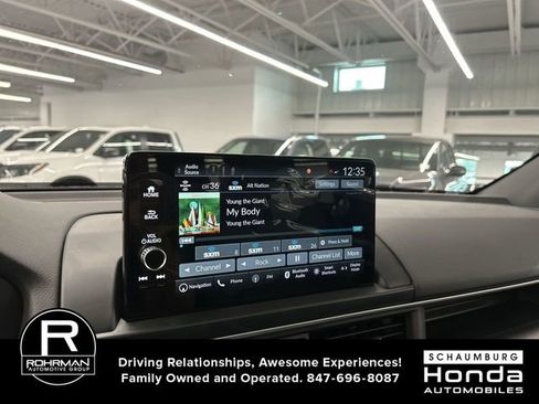 Certified 2025 Honda Pilot Black Edition image 5