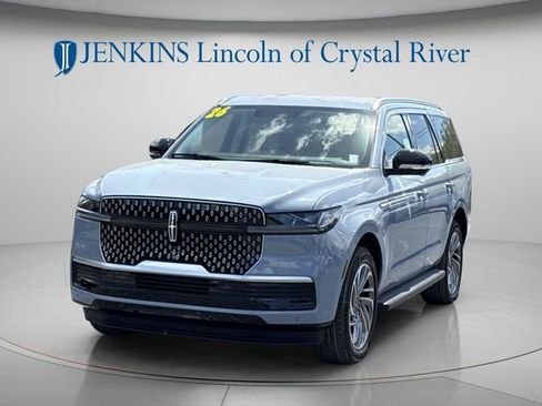 New 2026 Lincoln Navigator Premiere AWD/4WD image 13