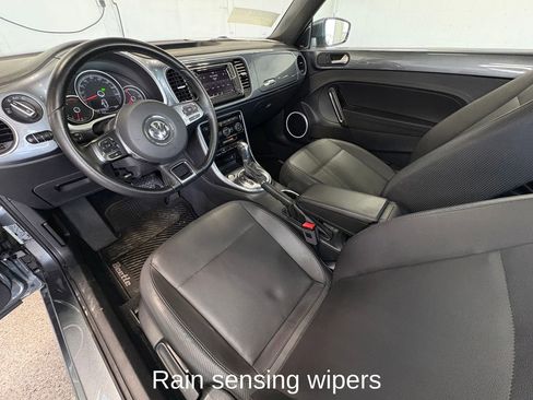 Used 2018 Volkswagen Beetle 2.0T SE FWD image 14