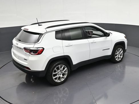 Used 2024 Jeep Compass Latitude AWD/4WD image 22