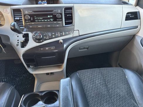 Used 2011 Toyota Sienna SE w/ Preferred Pkg FWD image 23