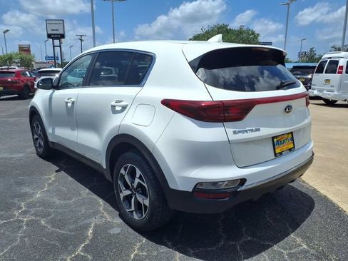 Used 2020 Kia Sportage LX FWD image 2