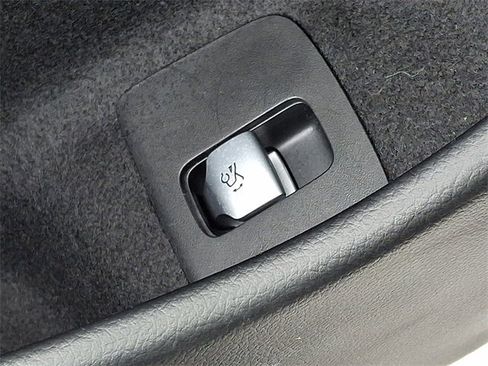 Used 2025 Mercedes-Benz E 450 4MATIC Sedan image 26