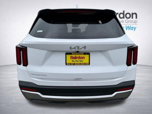 Certified 2025 Kia Sorento S FWD image 7