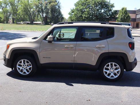 Used 2015 Jeep Renegade Latitude w/ Popular Equipment Group AWD/4WD image 9