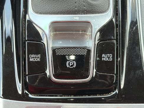 Used 2023 Kia Carnival SX Prestige FWD image 8