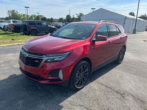 Used 2023 Chevrolet Equinox RS w/ RS Leather Package AWD/4WD image 3