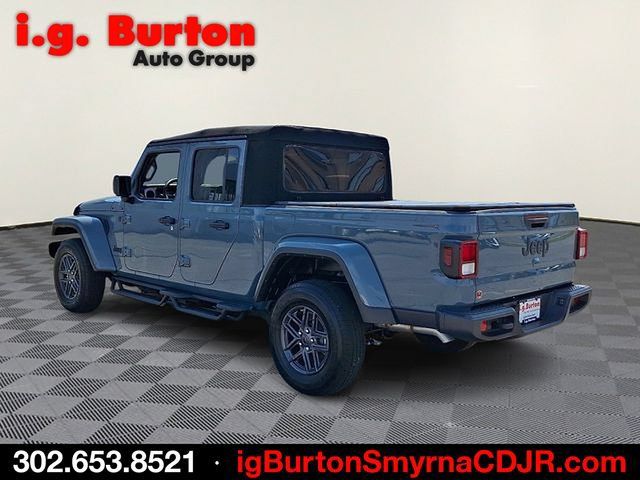 Used 2024 Jeep Gladiator Sport AWD/4WD image 4