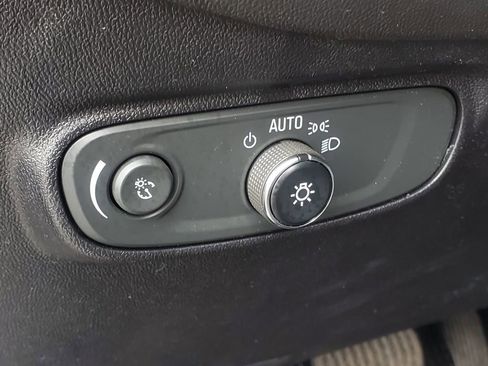 Used 2019 Chevrolet Equinox LT w/ Driver Convenience Package image 18